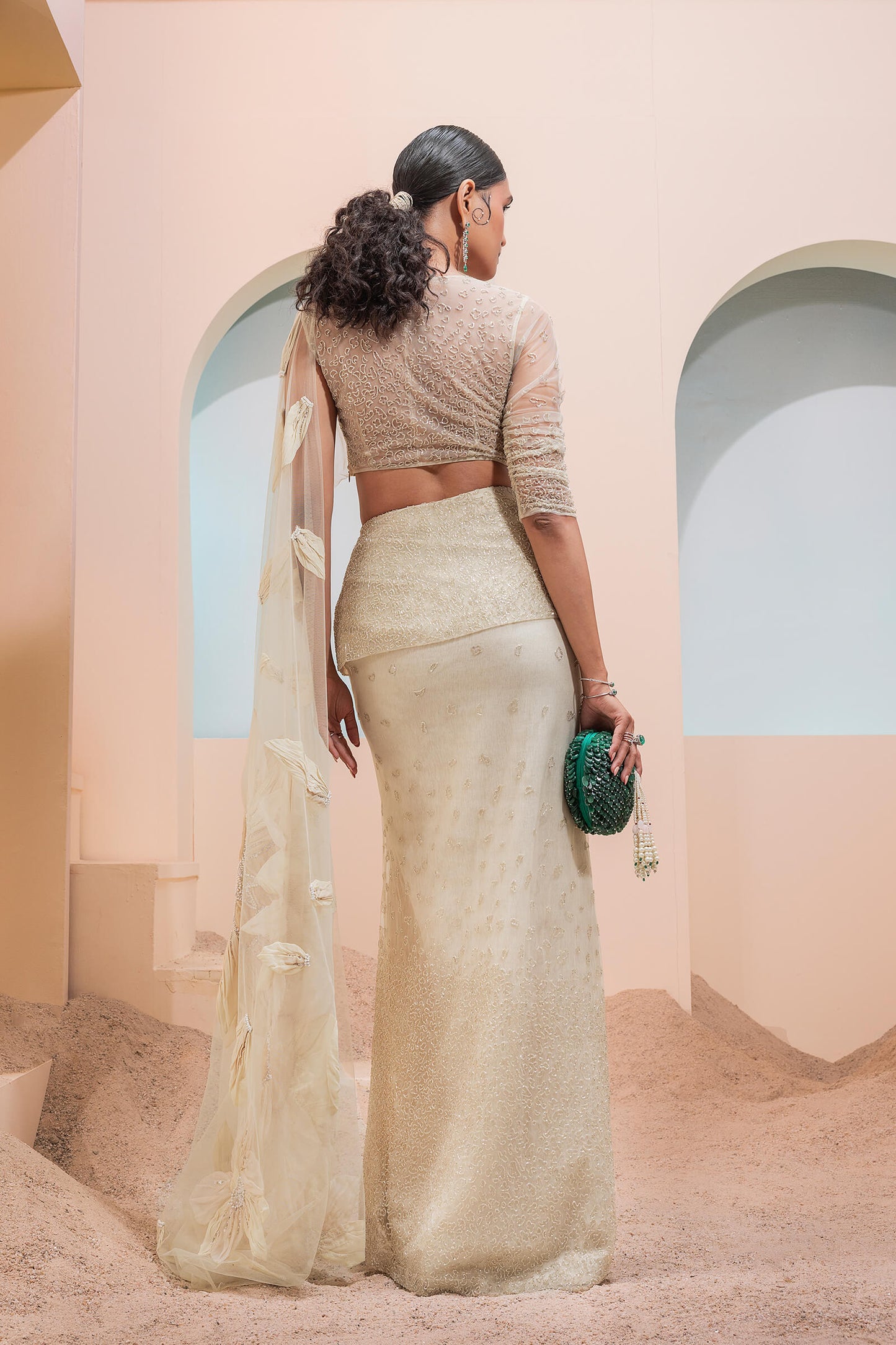 Cream Fleur Lungi Sari