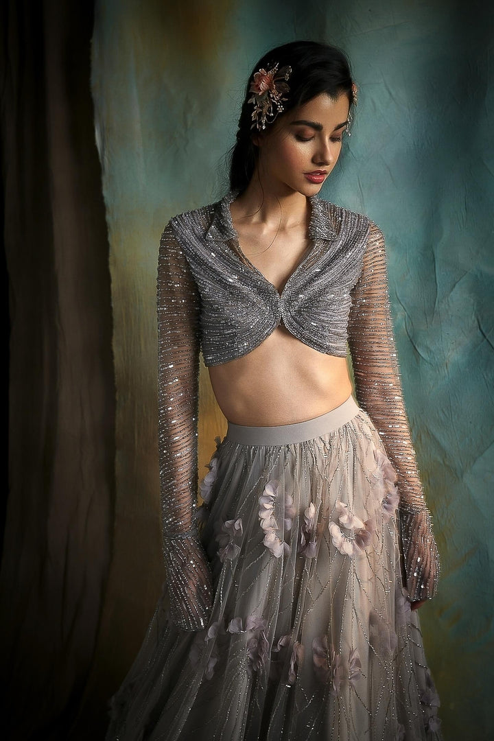 Lavender 3d Floral Spray Lehenga With Beaded Collar Blouse And Smocked Stole