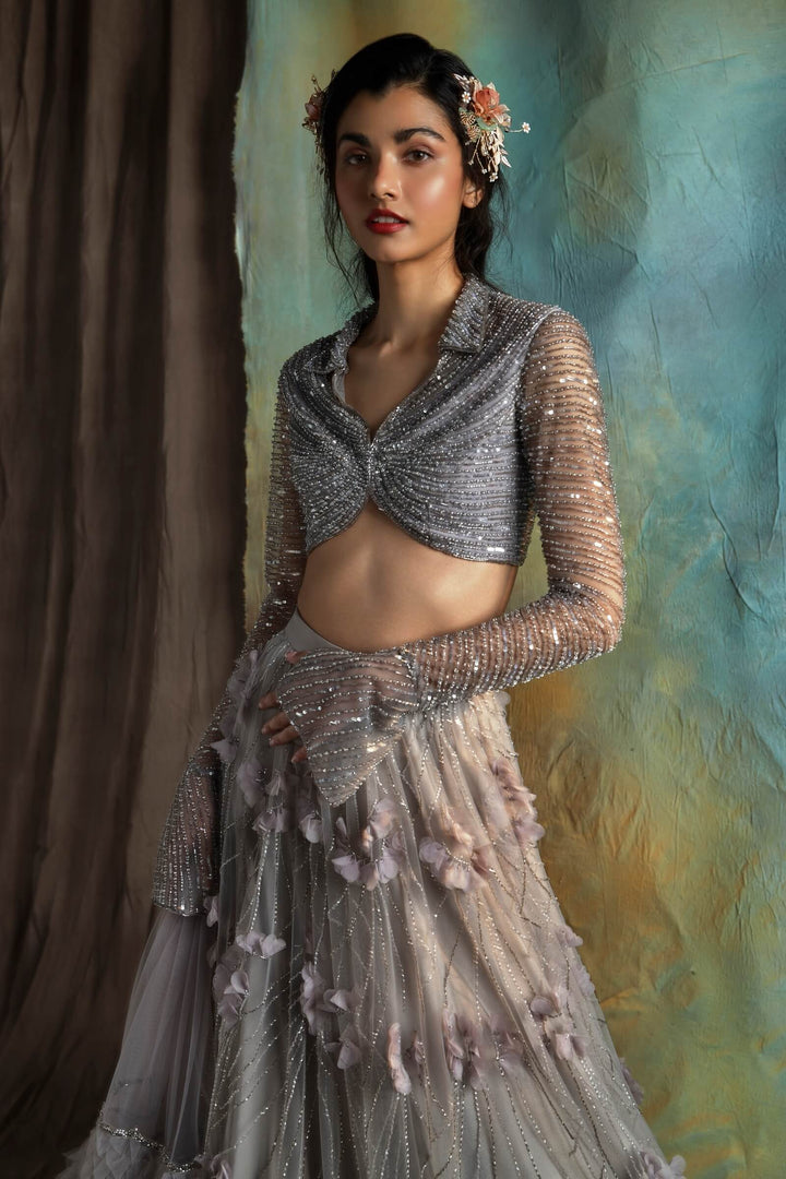 Lavender 3d Floral Spray Lehenga With Beaded Collar Blouse And Smocked Stole